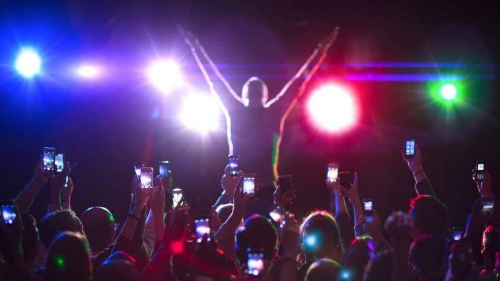 Crowds of people using their phones at concerts could go away if Apple's patent is instituted.