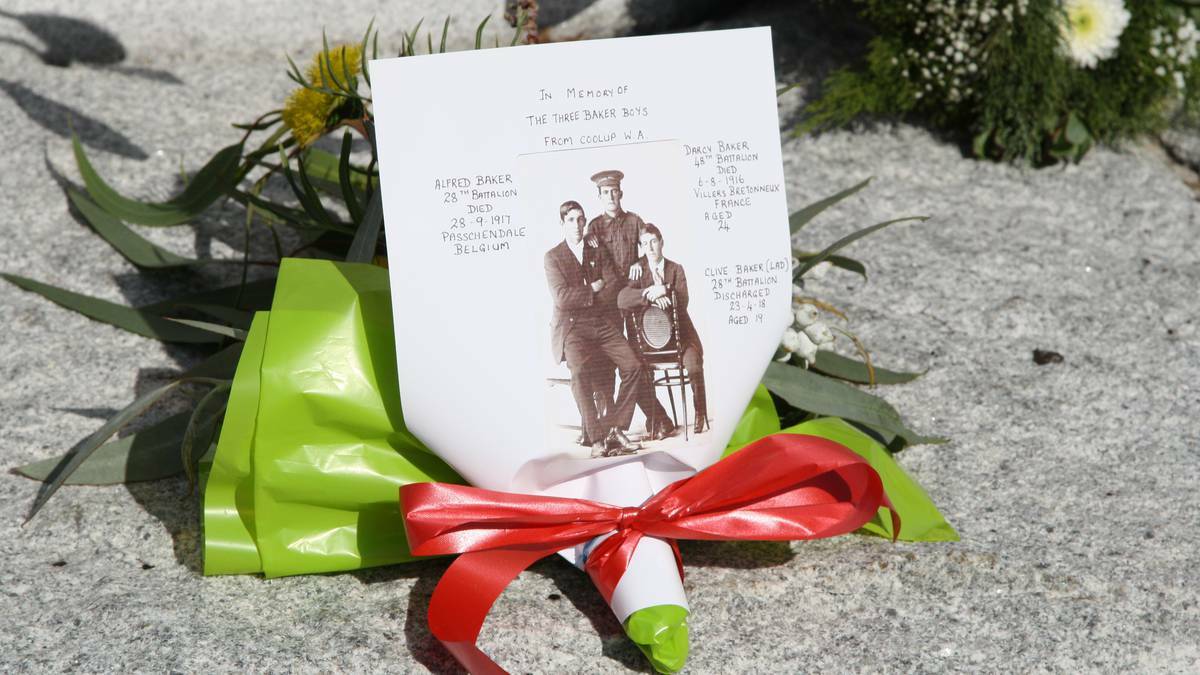 PINJARRA: This special bouquet was left in honour of the fallen, at the Anzac Day commemorations. Photo: Mandurah Mail. 