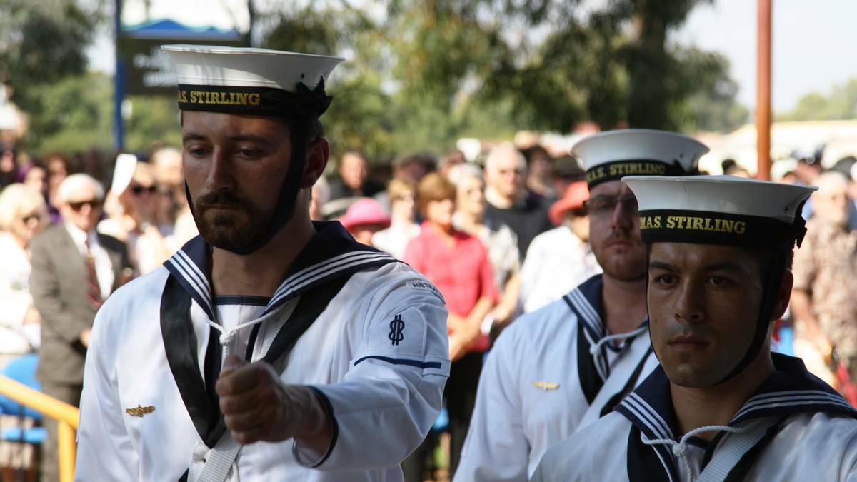 PINJARRA: Crowds gathered for the Anzac Day commemorations. Photo: Mandurah Mail. 