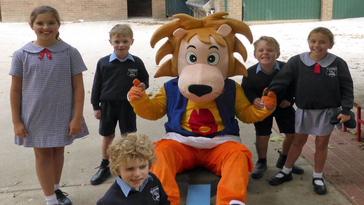 Braidwood Lions Mascot, Louis, has been out and about in the last few weeks revving up the locals to become involved in the Braidwood Community Bank Billycart Derby on Sunday 1 May.  