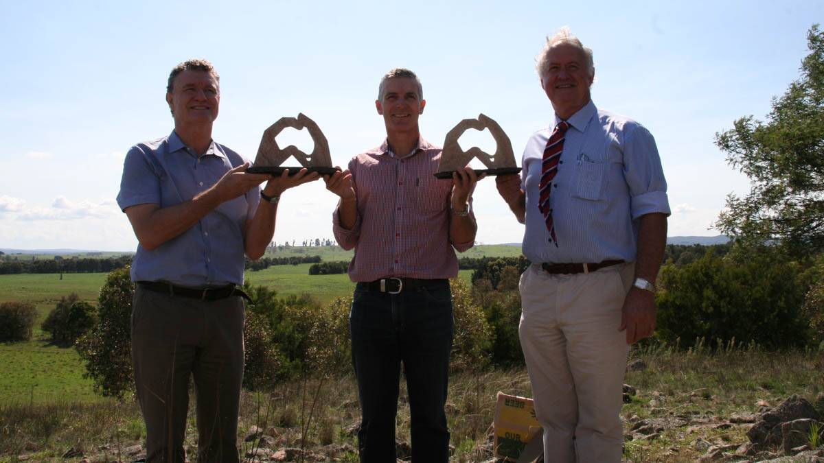 ACF CEO Don Henry and NFF CEO Matt Linnegar  and David Walker celebrate 25 years of Landcare.