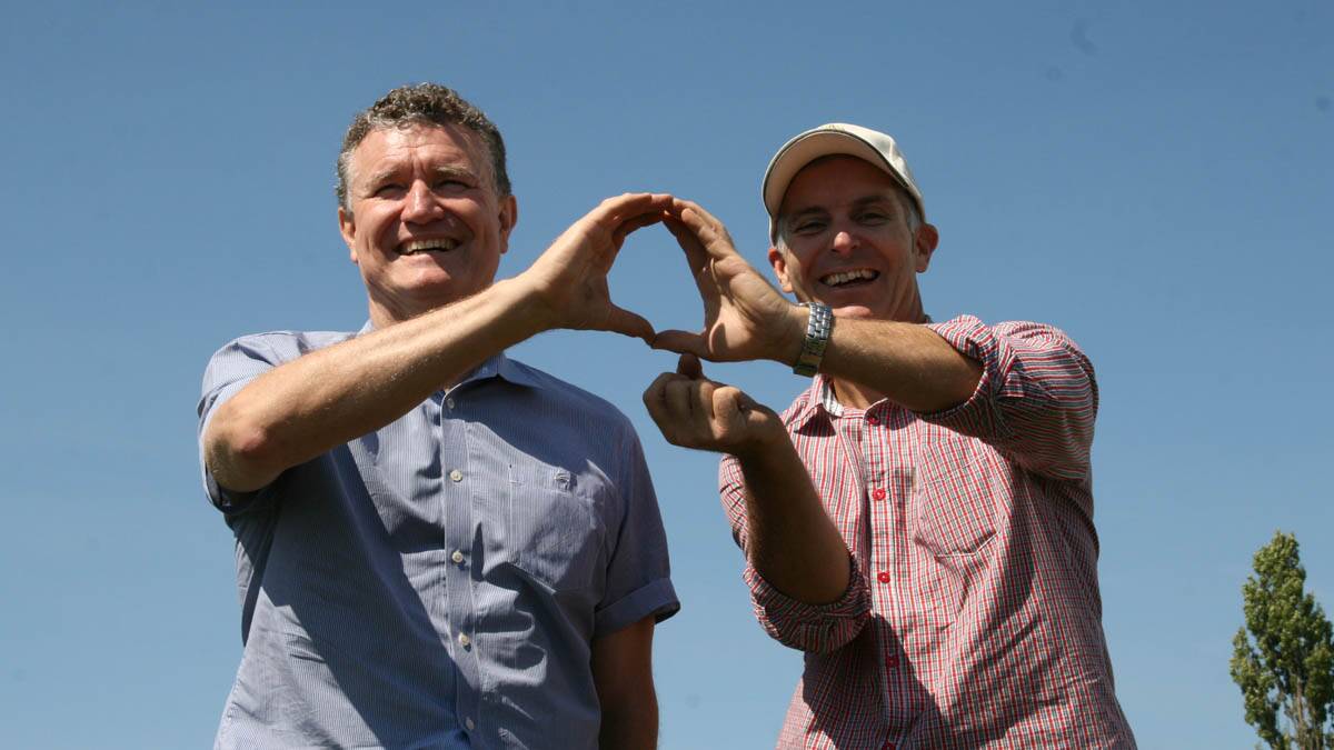 ACF CEO Don Henry and NFF CEO Matt Linnegar celebrate 25 years of Landcare.