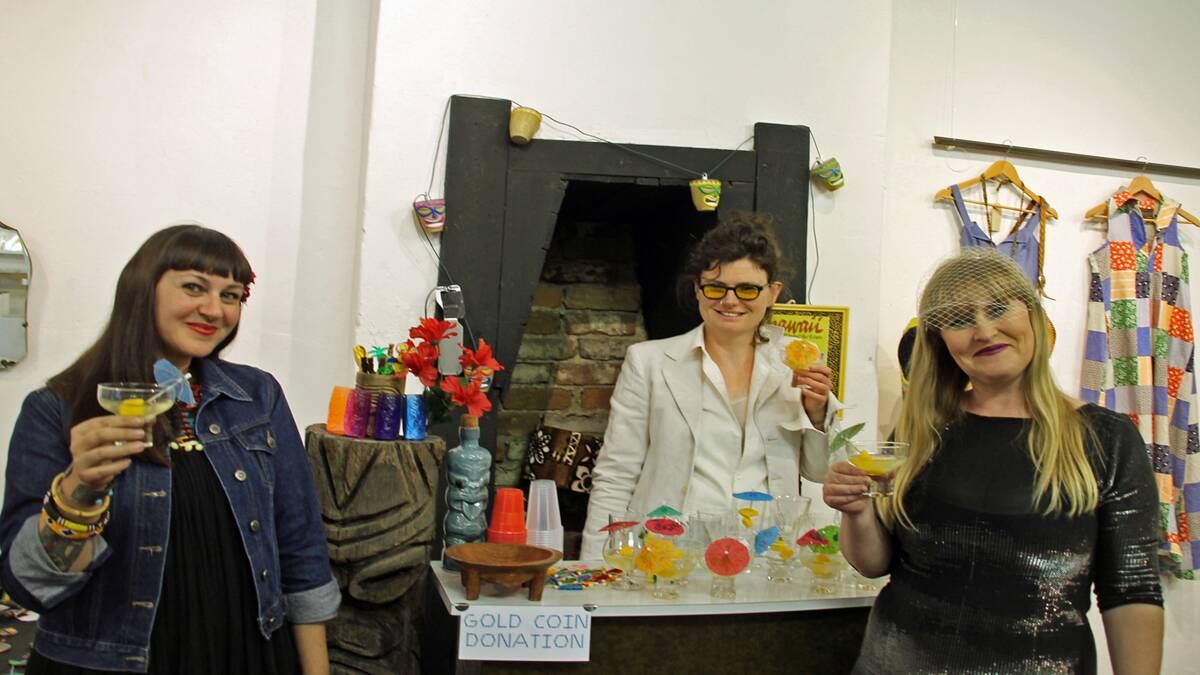 Dena, Lizzie and Kelly at the opening on Friday evening, complete with Tiki Bar. 
