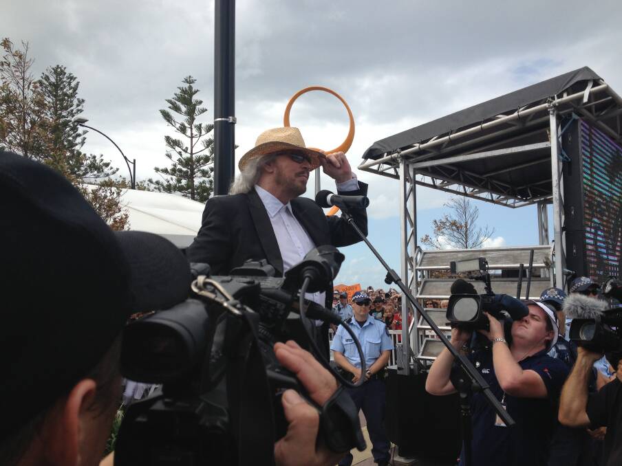Barry Gibb officially unveils Bee Gees Way and the Bee Gees statue in Redcliffe north of Brisbane. Photo: Fairfax Digital Collection