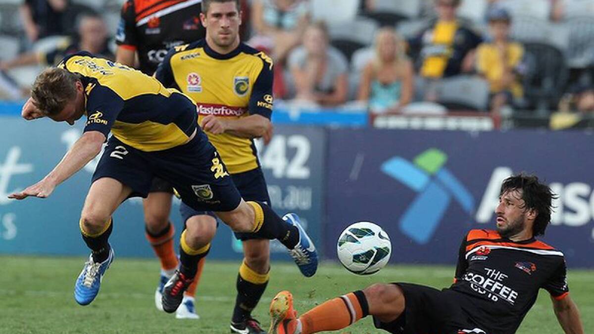 Number two Daniel McBreen and Thomas Broich in action during the game. Photo: Brendan Esposito