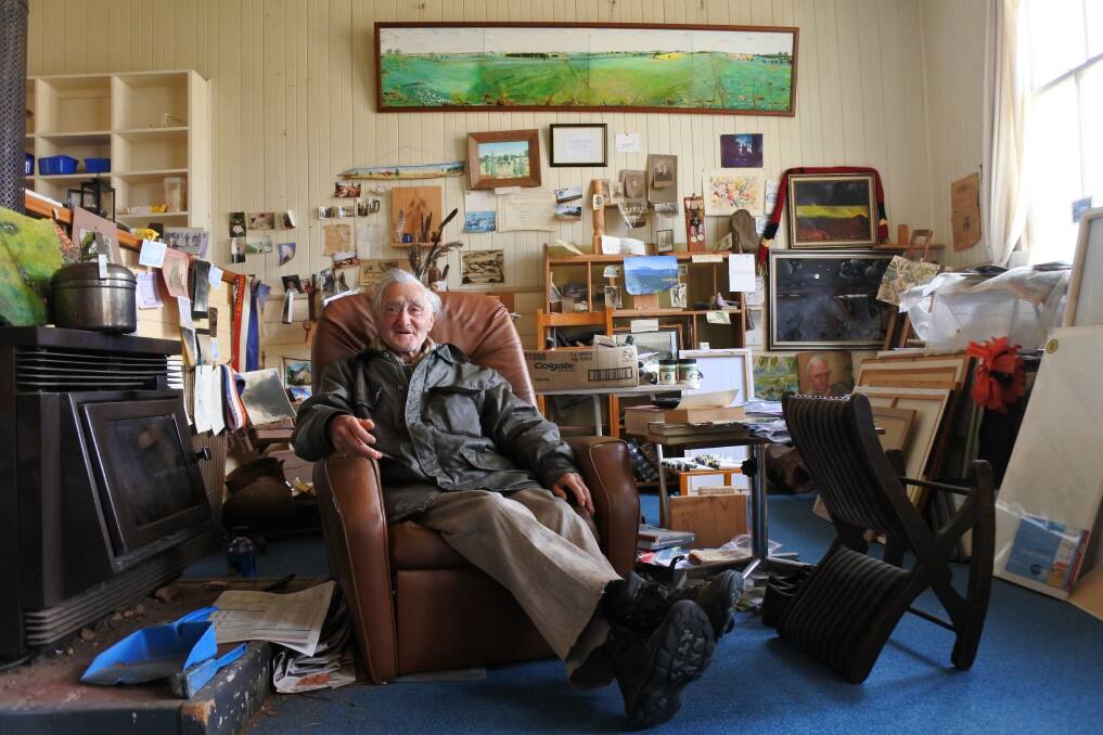 AT HOME: Jack Featherstone discusses meeting Clinton Pryor at his home in Braidwood. Photo: Elspeth Kernebone.