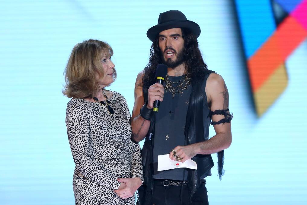 Russell Brand and his mother Barbara Brand present the ARIA for best Female artist at the 26th Annual ARIA Awards 2012. Photo by Don Arnold/Getty Images
