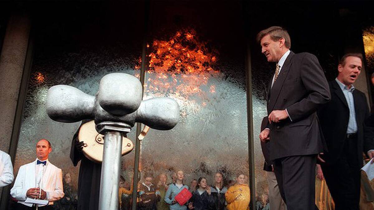 The Premier, Jeff Kennett turns off the water wall at the National Gallery of Victoria on June 27, 1999. Photo: Jerry Galea