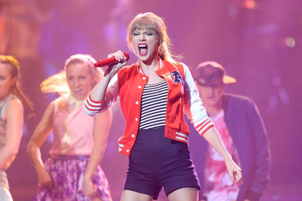Taylor Swift performs on stage during the 26th Annual ARIA Awards 2012. Photo by Brendon Thorne/Getty Images