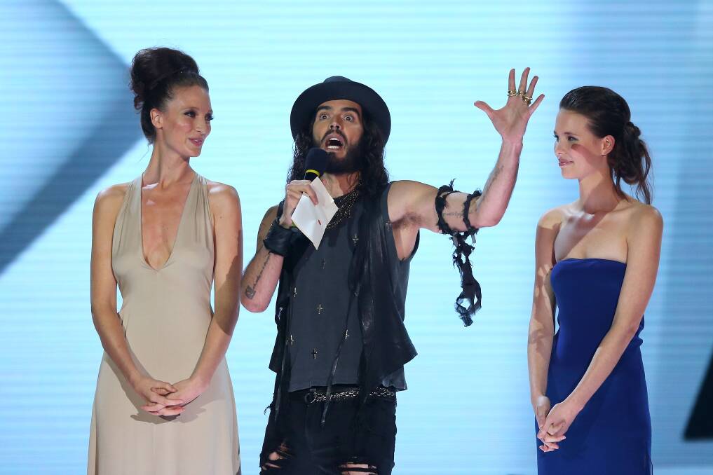 Russell Brand presents the ARIA for album of the year at the 26th Annual ARIA Awards 2012. Photo by Don Arnold/Getty Images